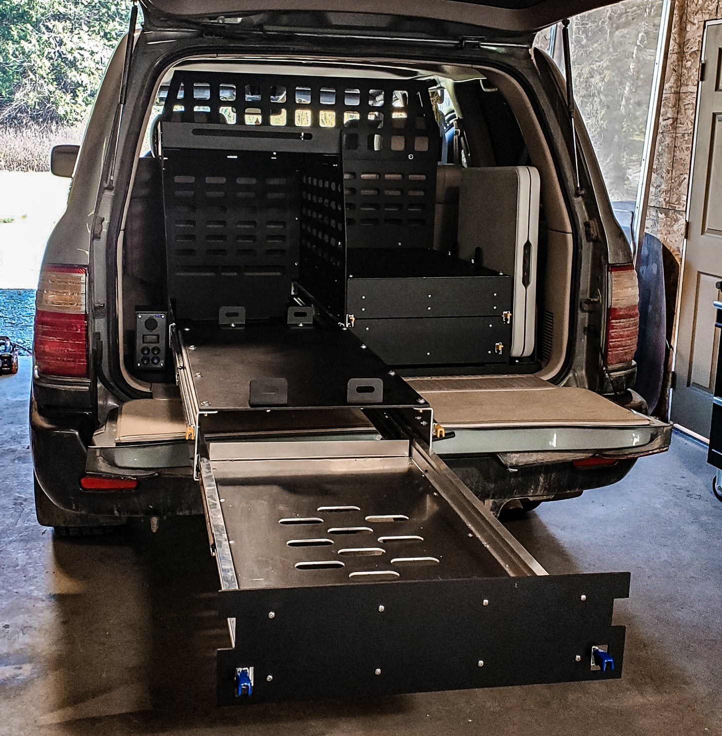 100 Series Rear Drawer System