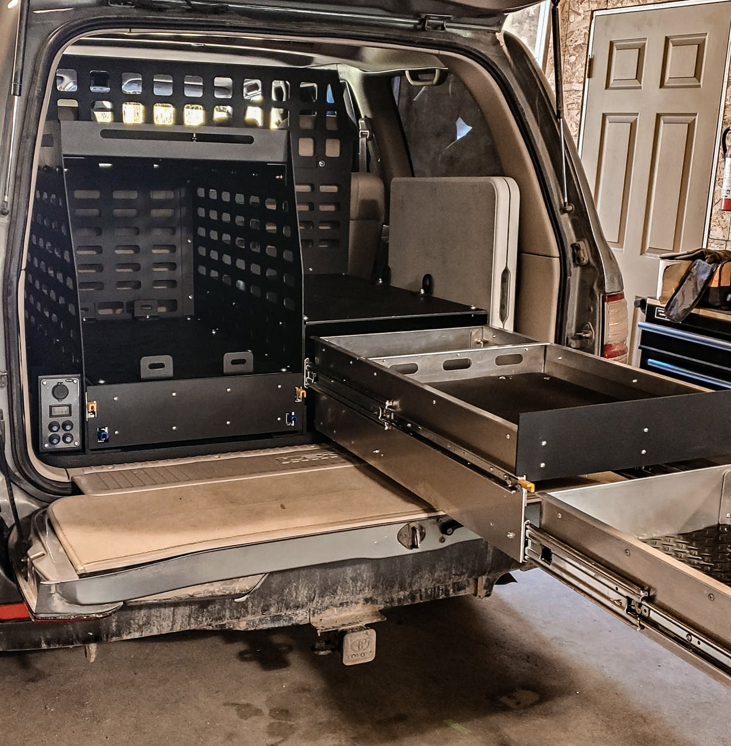 100 Series Rear Drawer System